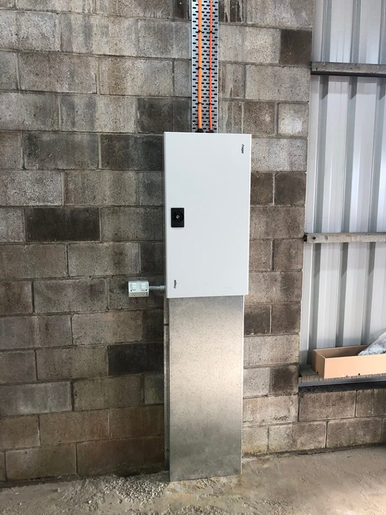3 phase power box with cabling